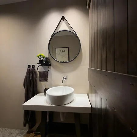 Kalos Housing - Adults Only בית נופש *